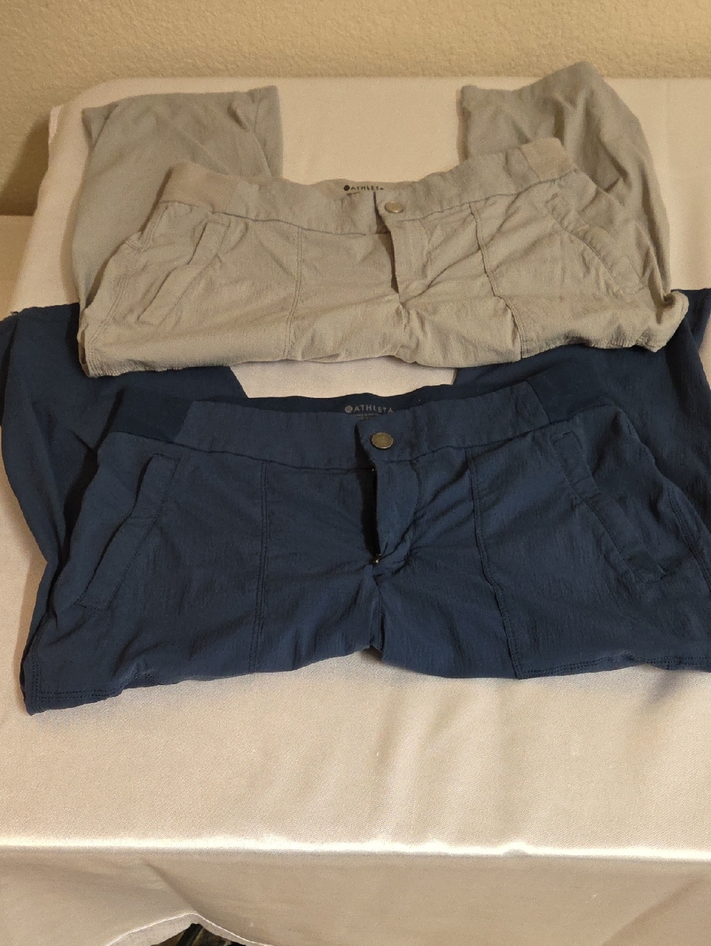 Athleta Khaki And Navy Women's Stretch Capri Cargo Pants